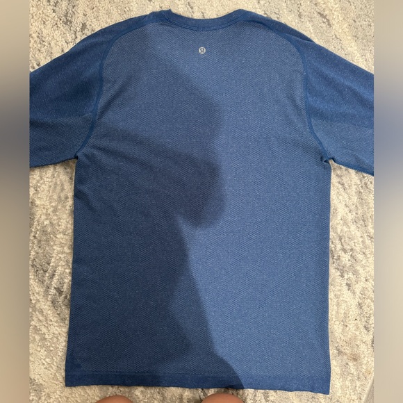 Men’s lululemon tee - Picture 1 of 2